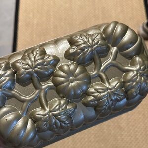 Gold Pumpkin Leaf Embossed baking pan, Nordic ware